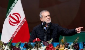 ايران: ترامب يتحدث عن السلام والتهديد في آن واحد