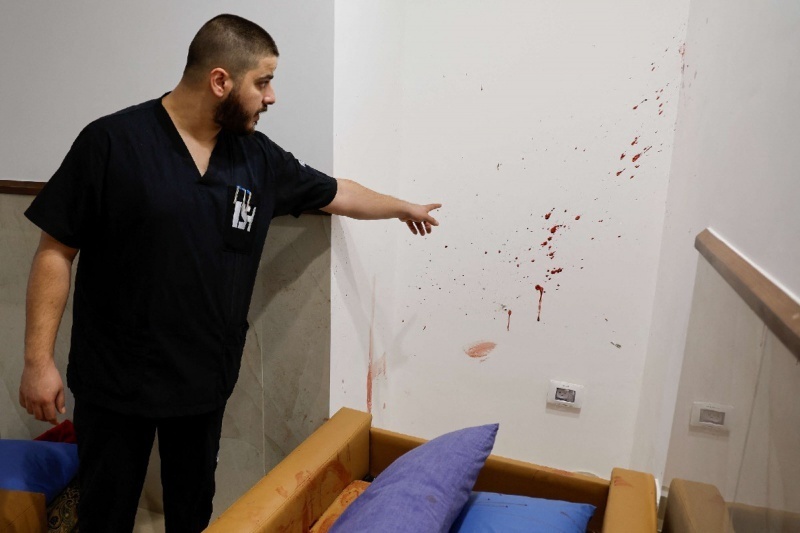 آثار دماء الشهداء داخل مستشفى ابن سينا