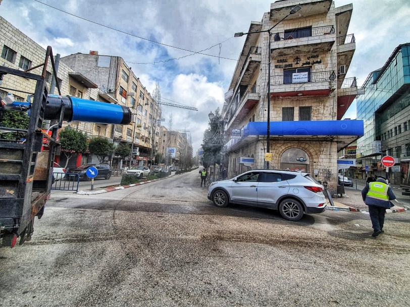 الشرطة تنظم حملة تعقيم للصرافات الآلية في عدد من المحافظات 