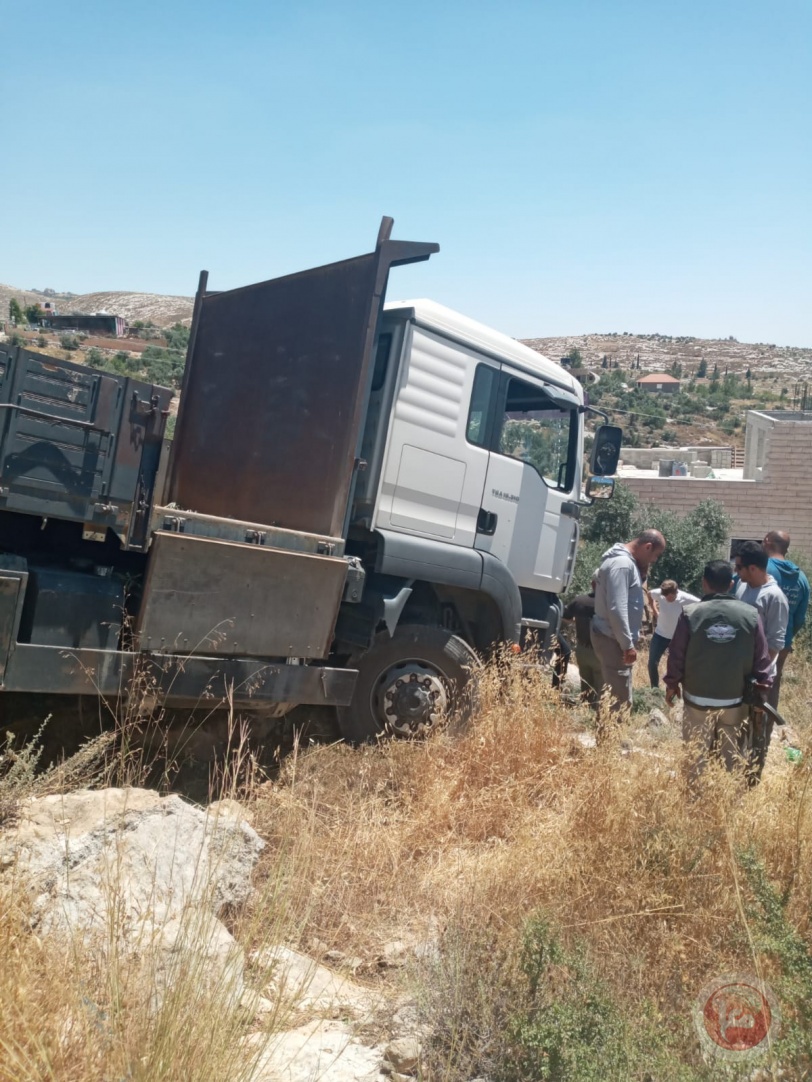 3 اصابات بانقلاب شاحنة تعرضت لاطلاق نار شمال الخليل