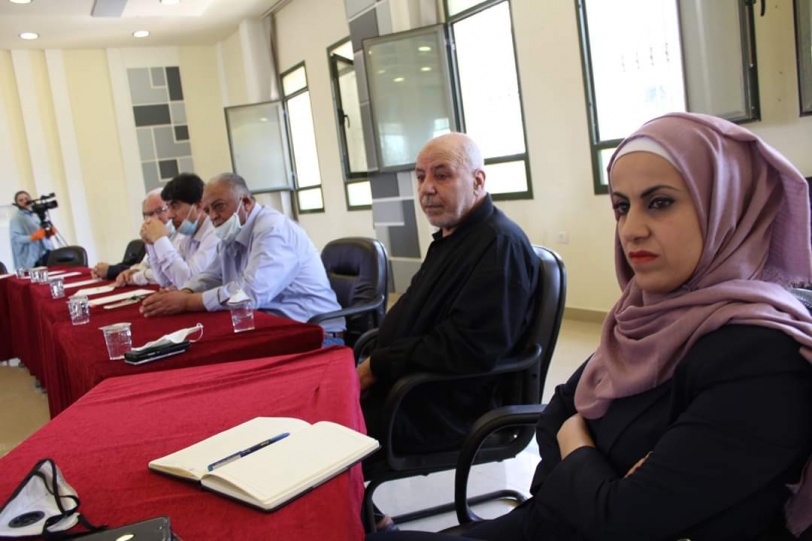 غرفة الخليل تحتضن اجتماعا لإنشاء بنك الملابس