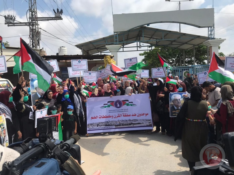 تظاهرة نسائية أمام  حاجز بيت حانون ضد الضم وصفقة القرن