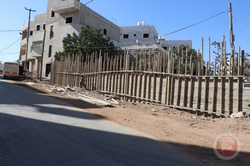 بلدية الخليل تشرع بإعادة تأهيل شارع بالمدينة