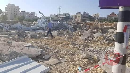 الاحتلال يهدم بناء مركز "كوفيد 19" في الخليل