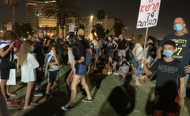 للاسبوع الرابع - نحو عشرة الاف متظاهر  ضد نتانياهو في القدس وتل ابيب وقيسارية