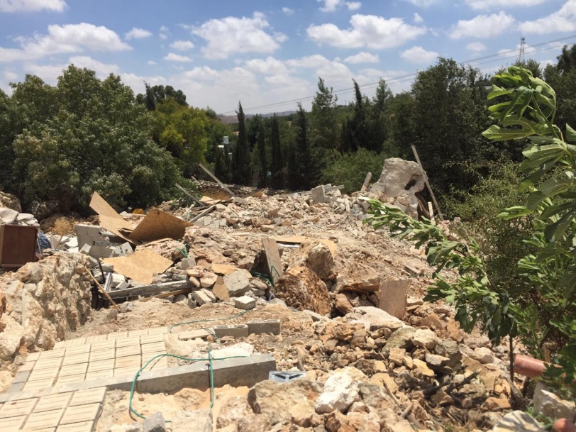 صور- الاحتلال يهدم منزلين جنوب بيت لحم