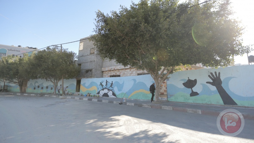 بلدية غزة تشرع بتقليم الأشجار الكبيرة في حدائق وشوارع المدينة
