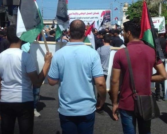 غزة: مسيرة جماهيرية رفضا للتطبيع وحماس تحذر إسرائيل بالرد بالمثل 