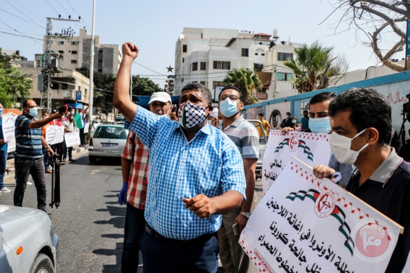 الشعبية بغزة تنظم وقفة احتجاجية ضد سياسات إدارة "الأونروا"