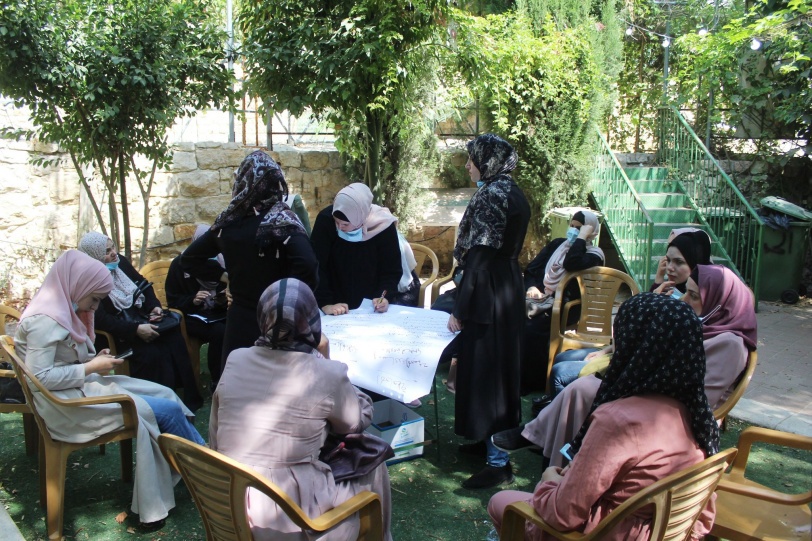 المؤسسة التعليمية العربية تنظم ورشة عمل لسيدات المناطق المغلقة بالخليل 