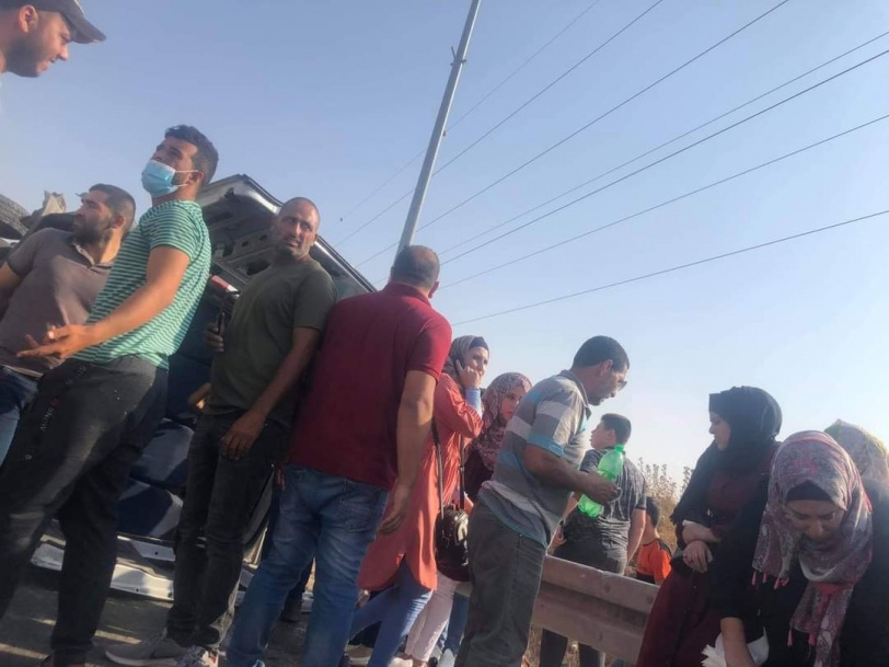 صور- 17 اصابة جراء انقلاب حافلة شرق الخليل