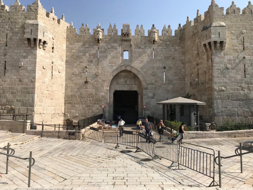 صور- الاغلاق العام يدخل حيز التنفيذ في القدس للحد من انتشار كورونا