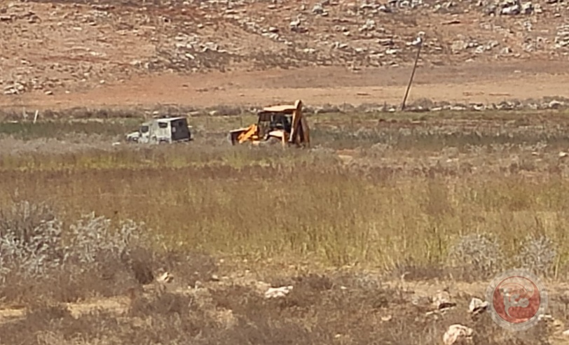 الاحتلال يمنع شق طريق زراعية جنوب نابلس
