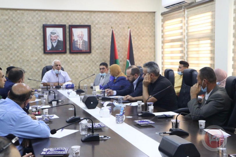 محافظ الخليل يلتقي لجنة العلاقات العامة العليا في الأجهزة الأمنية