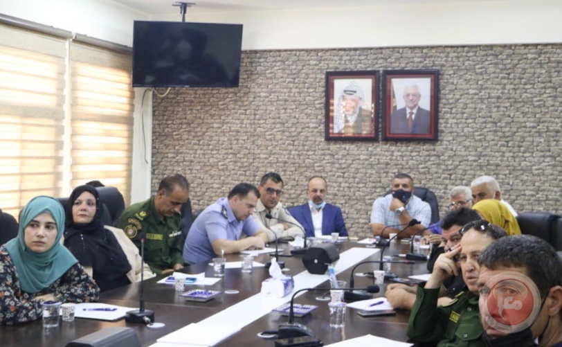 محافظ الخليل يلتقي لجنة العلاقات العامة العليا في الأجهزة الأمنية