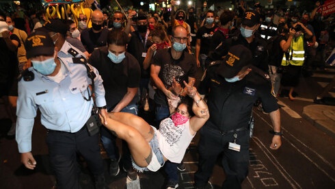 اعتقالات وعنف- تظاهرات ضد نتنياهو في عشرات المواقع