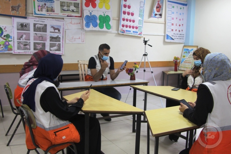 تجربة فردية تتحول لمبادرة جماعية من الهلال الاحمر بغزة للتواصل الالكتروني