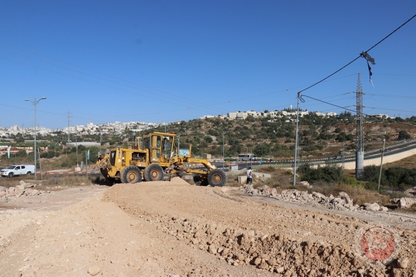بلدية الخليل تشرع بتأهيل شبكة طرق في البقعة المغلقة 