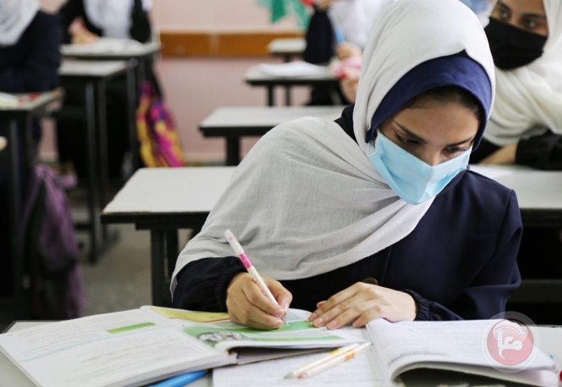 غزة- طلبة التوجيهي يعودون لمقاعد الدراسة