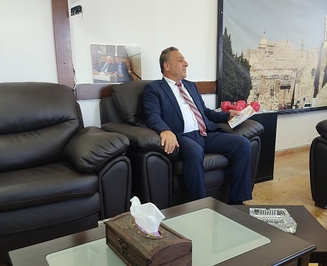 رئيس جامعة فلسطين التقنية يزور مقر معا