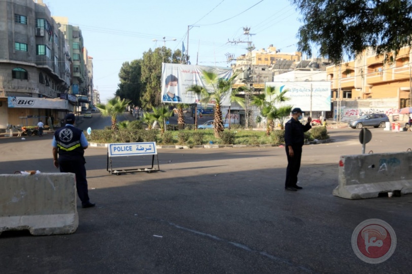 "مبـاحث كـورونا" تُغلق 77 محلًا مخالفا وتوقف 97 مواطنا بغزة
