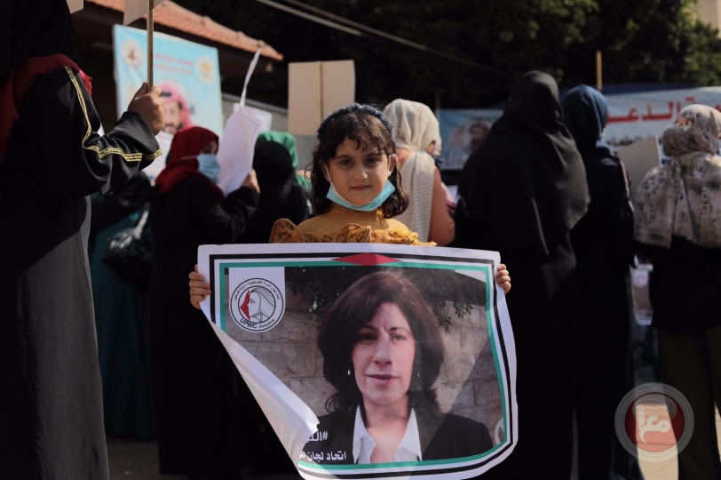 اتحاد لجان المرأة الفلسطينية ينظم وقفة احتجاجية أمام مقر الصليب الأحمر تضامنا مع جرار