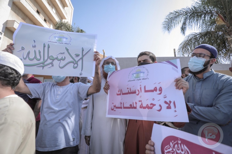 أمام المركز الثقافي الفرنسي.. علماء غزة ينددون بإساءة ماكرون للنبي (صور)