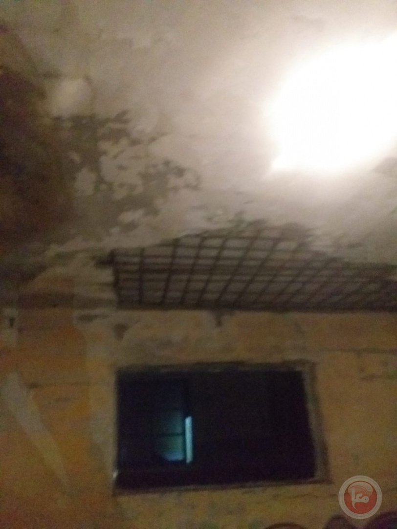 إصابة مواطن إثر انهيار جزئي في سقف منزلهم برفح