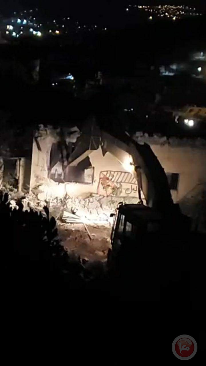 صور- الاحتلال يهدم منزل الاسير خليل دويكات وسط مواجهات عنيفة