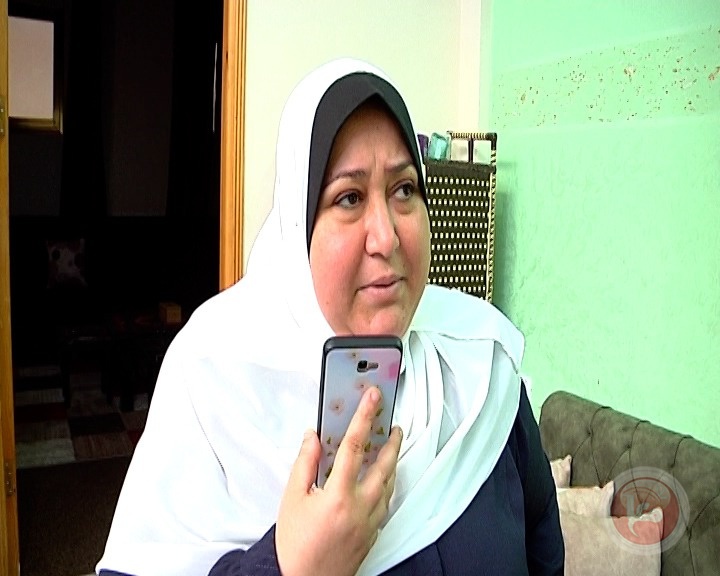 سائقة تاكسي تشق طريقها في شوارع غزة لخدمة النساء فقط