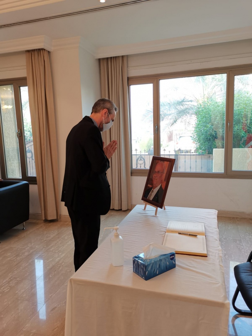 سفارة فلسطين بالكويت تفتح سجل عزاء بوفاة المناضل عريقات