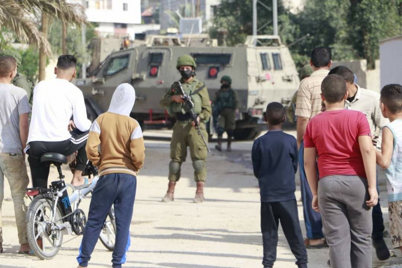 مع عودة التنسيق .. شرطة الاحتلال تعرقل السير لساعات وتنكل بالفلسطينيين