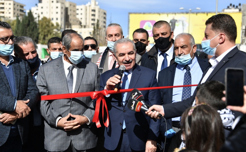 اشتية يفتتح شارع قلنديا القدس