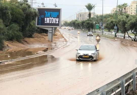 منسوب مياه الأمطار فاجأ الراصد الاسرائيلي .. السيول جرفت وأغرقت