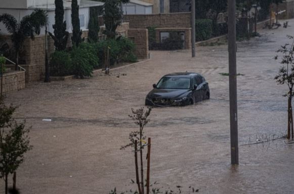 منسوب مياه الأمطار فاجأ الراصد الاسرائيلي .. السيول جرفت وأغرقت