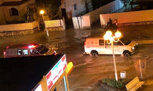 منسوب مياه الأمطار فاجأ الراصد الاسرائيلي .. السيول جرفت وأغرقت