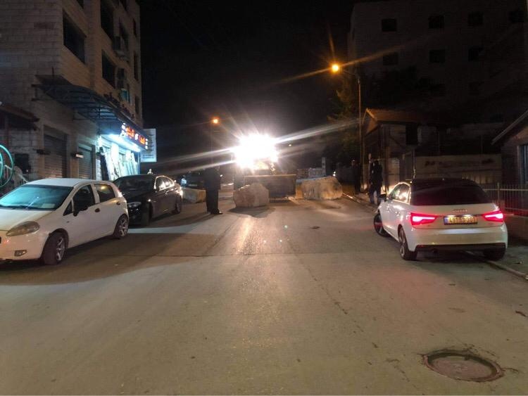 شاهد - الأجهزة الأمنية تبدأ باغلاق الشوارع في بيت لحم 