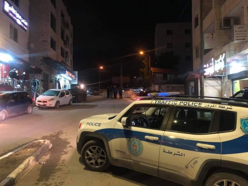 شاهد - الأجهزة الأمنية تبدأ باغلاق الشوارع في بيت لحم 