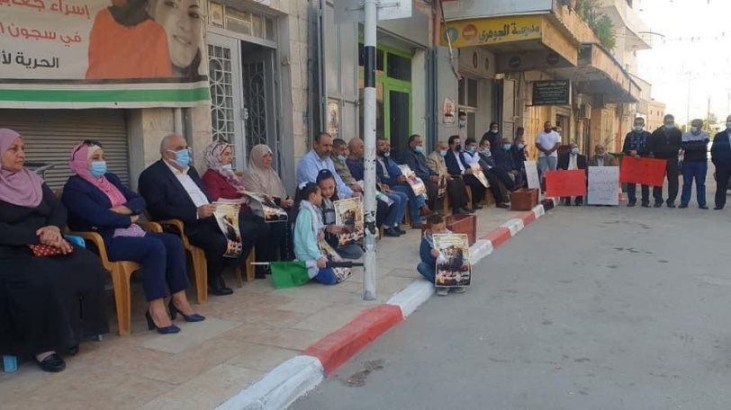 وقفة تضامنية مع الأسرى أمام الصليب الأحمر في أريحا