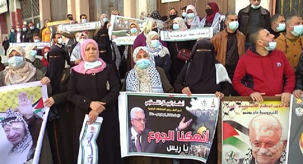 كوادر فتحاوية تتظاهر بغزة مطالبة الرئيس بانصافها ماليا