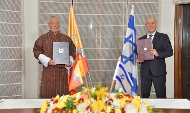 إسرائيل وبوتان توقعان اتفاقية لتطبيع العلاقات بينهما