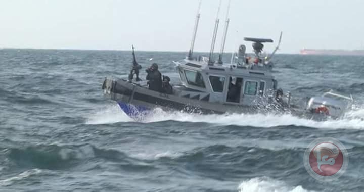 زوارق الاحتلال تدمر شباك الصيادين في عرض البحر وسط القطاع
