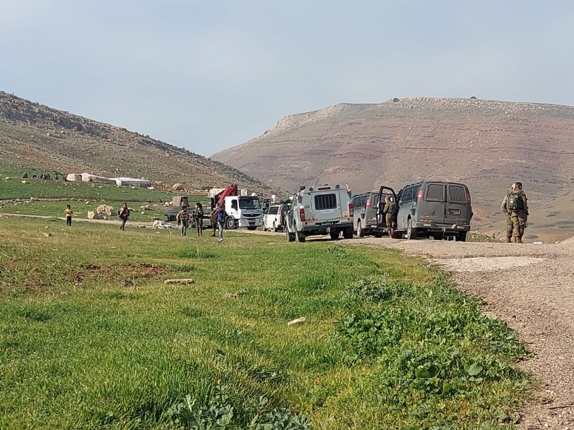 الاحتلال يدمر ويصادر عشرات الخيام والبركسات في الأغوار