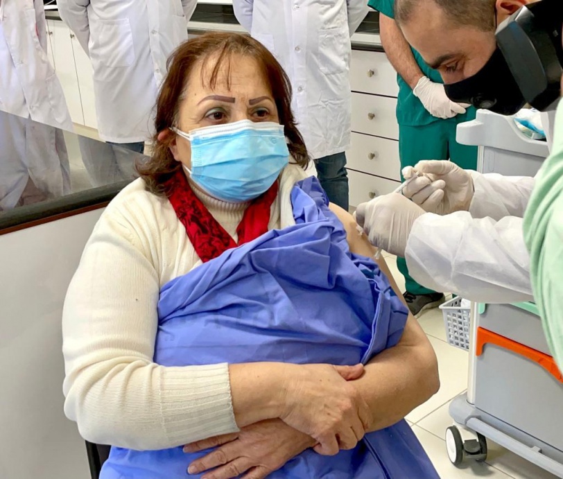فلسطين تبدأ حملة التطعيم ضد فيروس كورونا