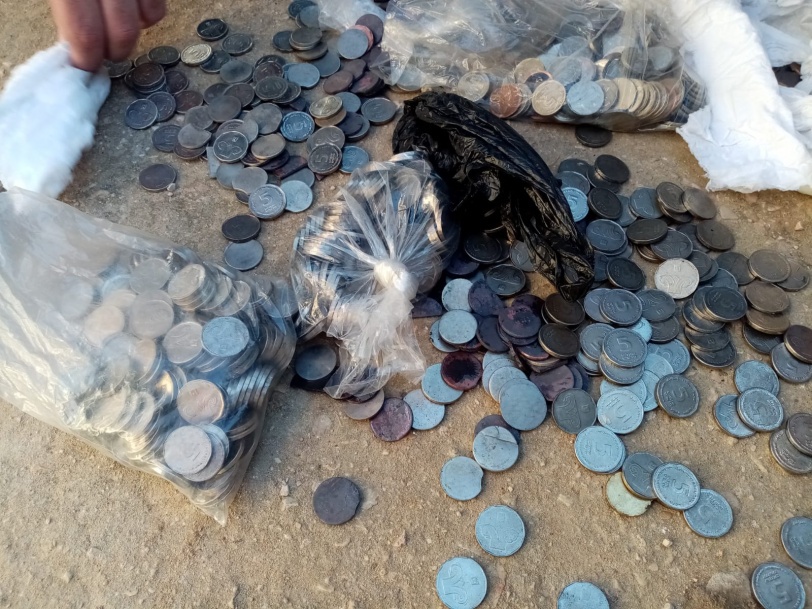 ضبط مشغل لتزوير العملة المعدنية في الخليل