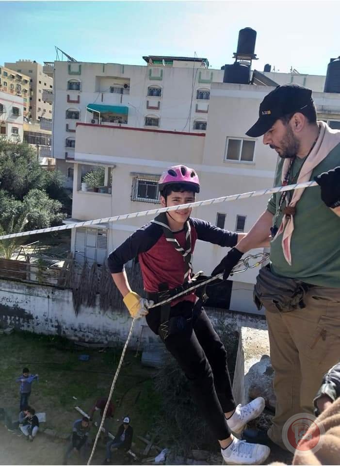 مجموعة كشافة غزة الأولى تطلق فعاليات التسلق والإنزال الكشفي