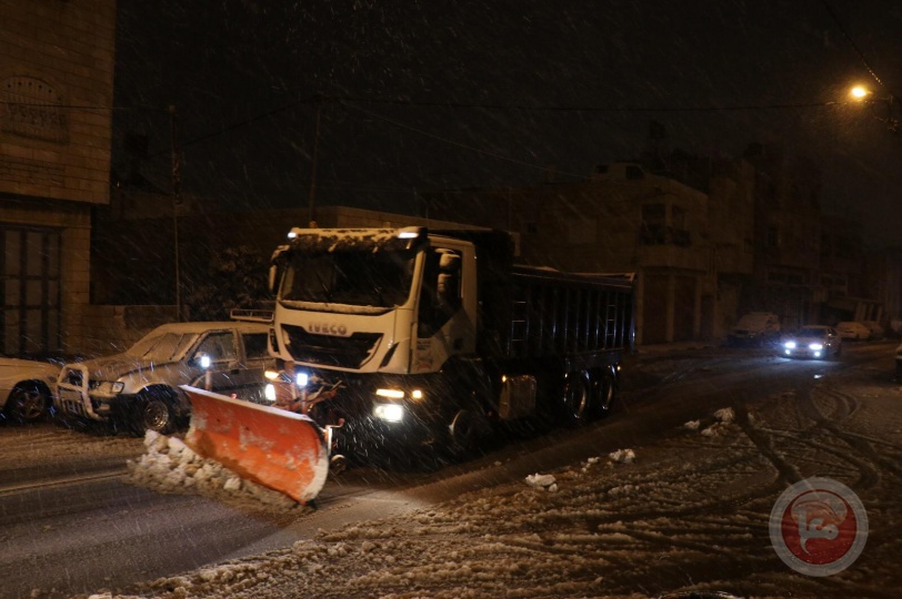 بلدية الخليل تتعامل مع أكثر من 500 نداء استغاثة خلال العاصفة الثلجية 