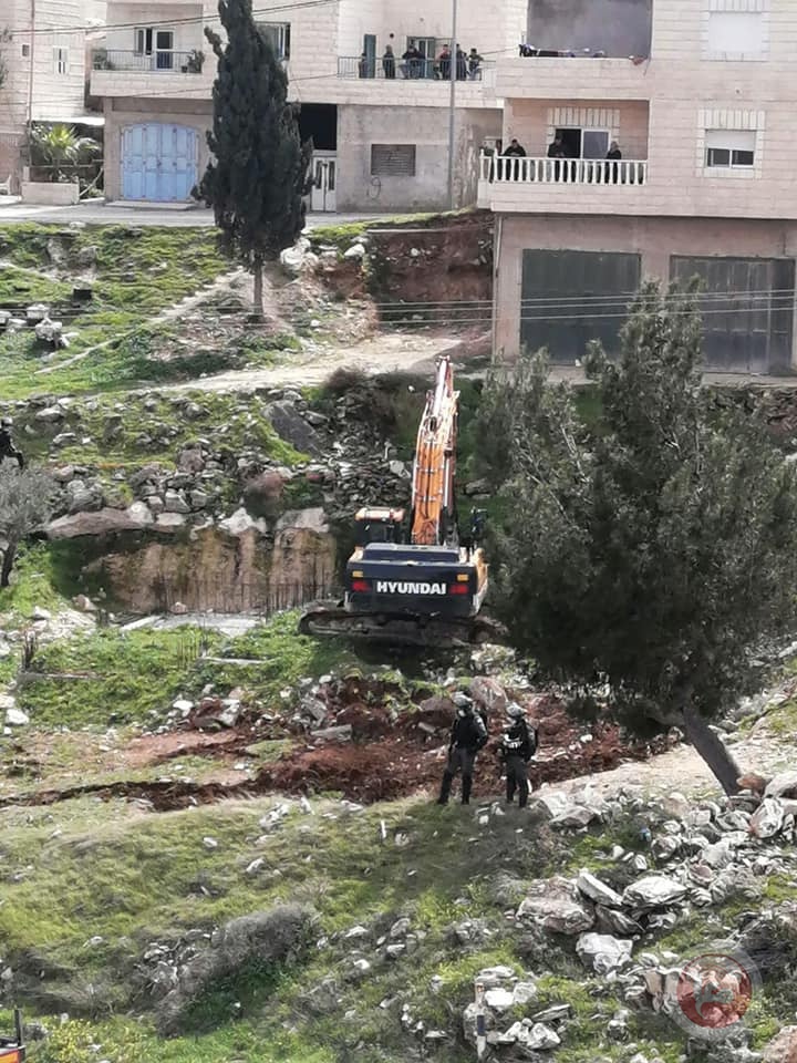 صور- الاحتلال يهدم منزلا قيد الانشاء جنوب بيت لحم