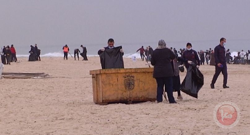 غزة: حملة تطوعية لتنظيف شاطئ المدينة