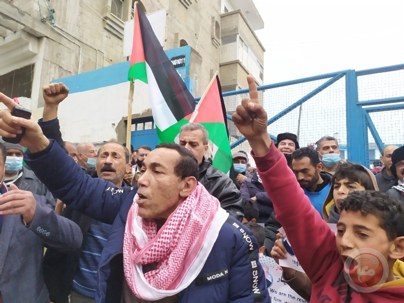 وقفة احتجاجية ضد تقليصات وكالة الغوث بخان يونس